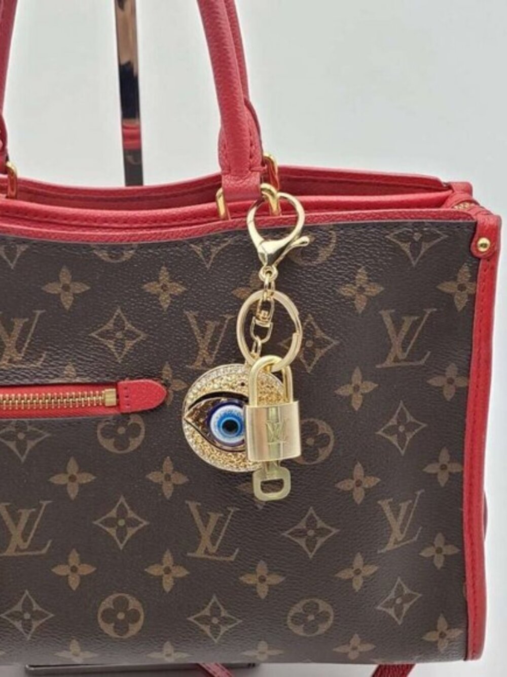LV Authentic Gold Padlock 🔒 Key Set w/ Unbranded Evil Eye Keychain Charm - Picture 2 of 8
